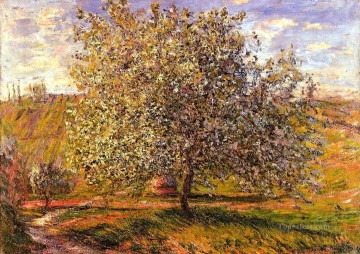 クロード・モネ Painting - ヴェトゥイユ・クロード・モネの近くの花の木
